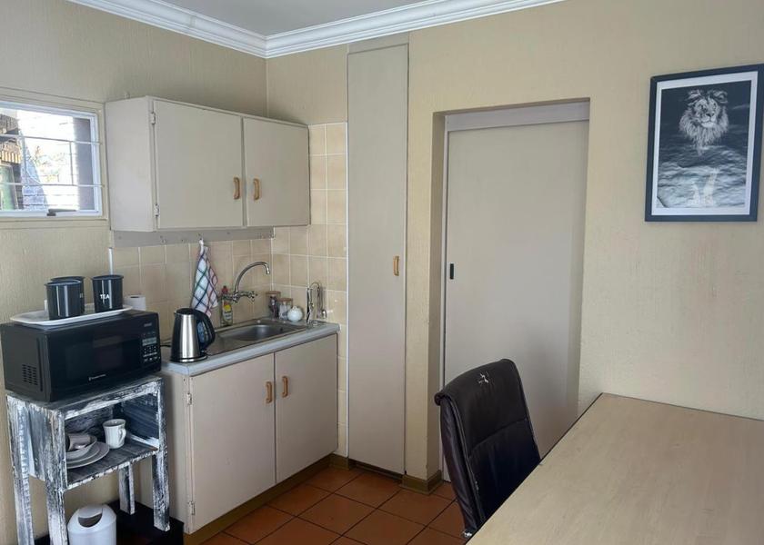 Gauteng Boksburg Family Room with Garden View