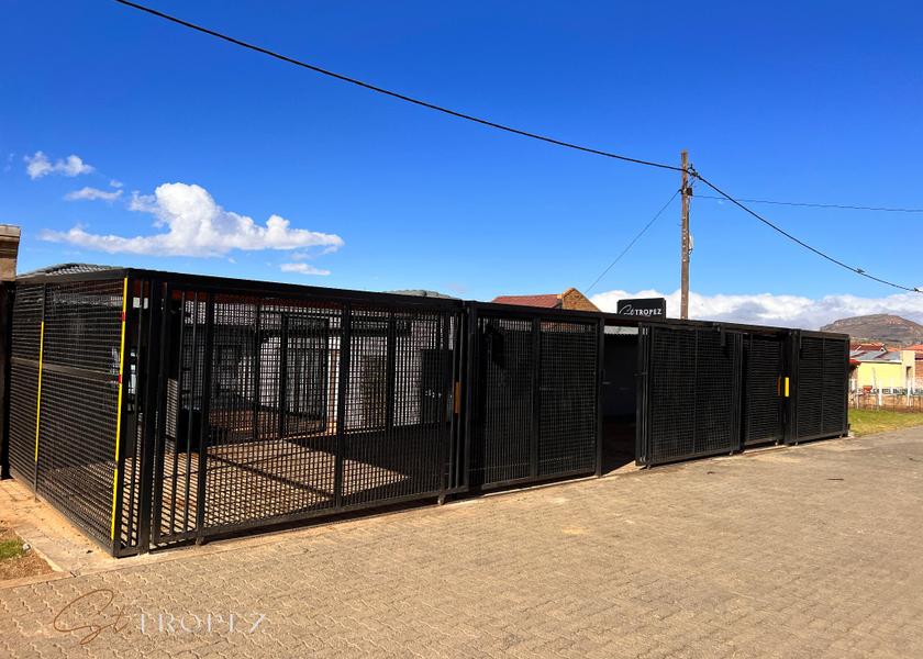 Free State Maluti a Phofung Deluxe Double Room (2 Adults + 1 Child)