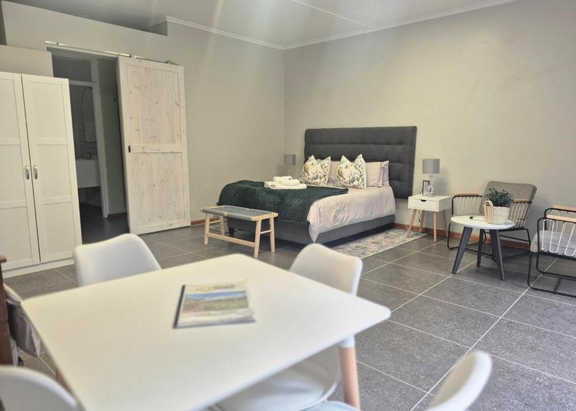 Eastern Cape Patensie Family Room with Garden View