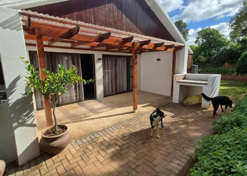 Eastern Cape Patensie Family Room with Garden View