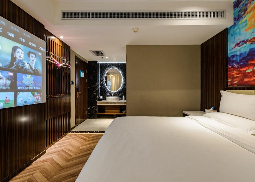 Gansu Lanzhou Movie Room - Queen