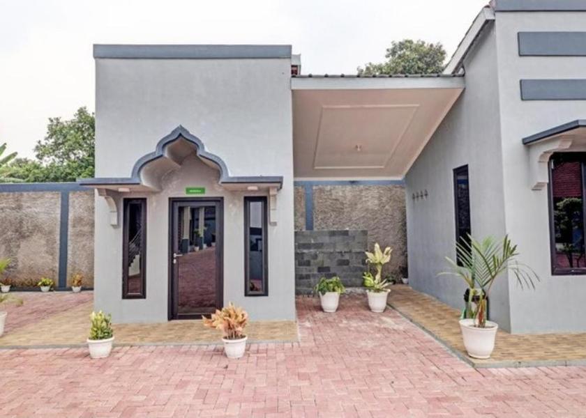 West Java Purwakarta Family Room with Garden View