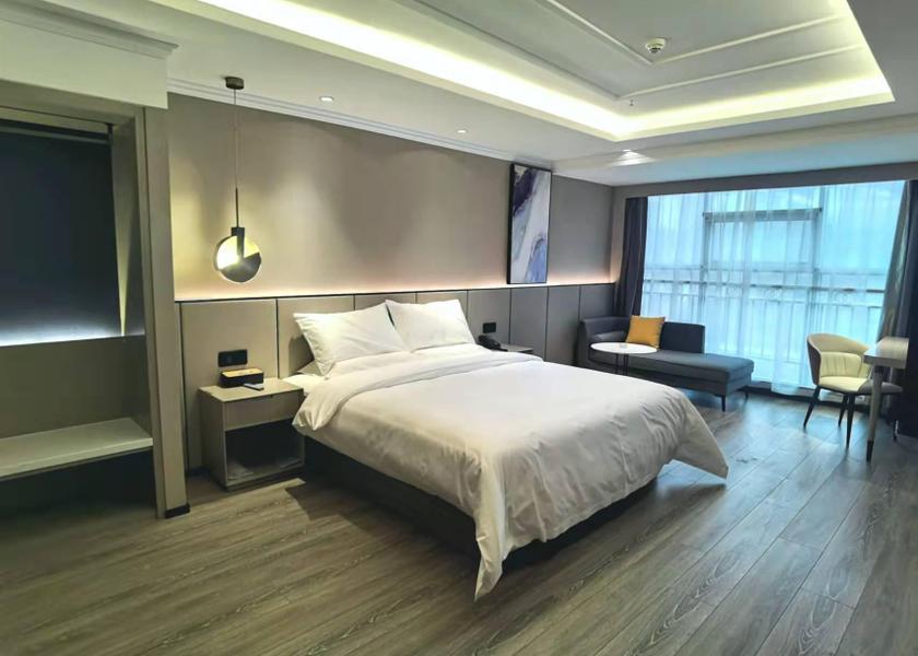 Guangxi Yulin Huazhu - Suite