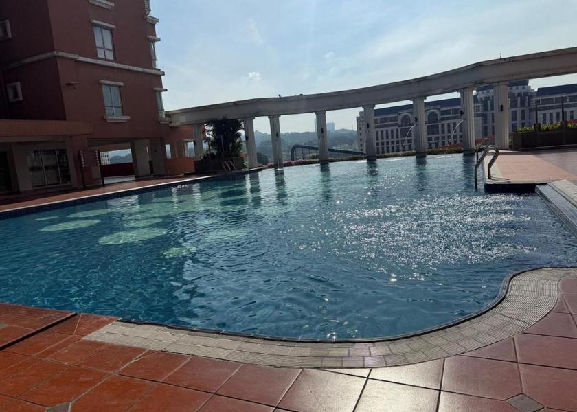 Selangor Seri Kembangan Apartment with Lake View