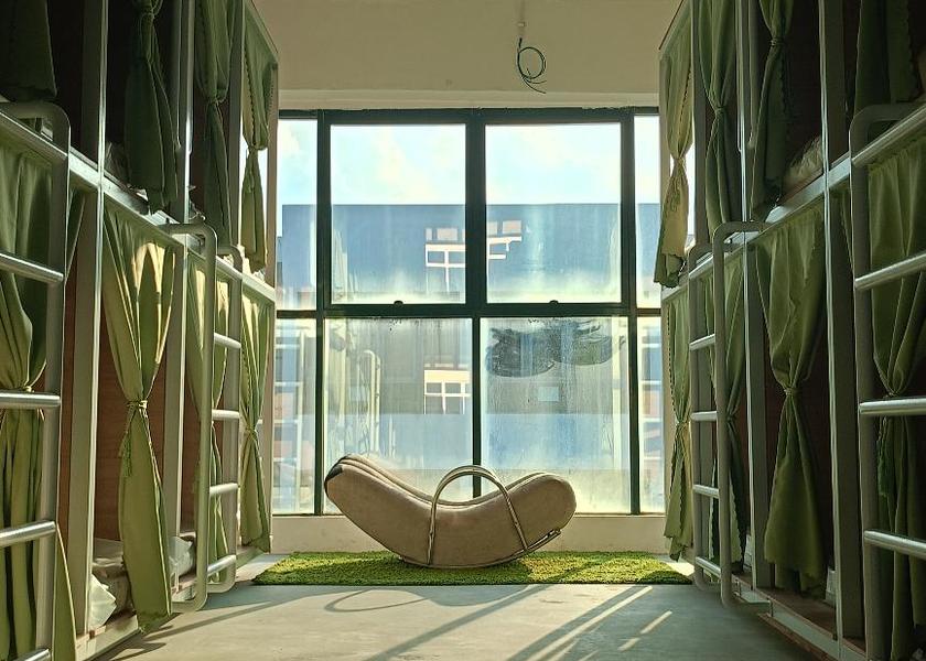 Johor Kluang Capsule - Mixed, Windowless