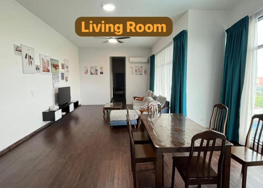 Labuan Federal Territory Labuan Four-Bedroom Apartment with Balcony 