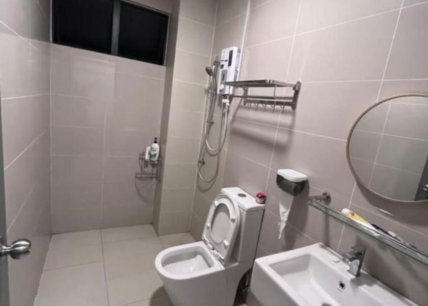 Labuan Federal Territory Labuan Four-Bedroom Apartment with Balcony 