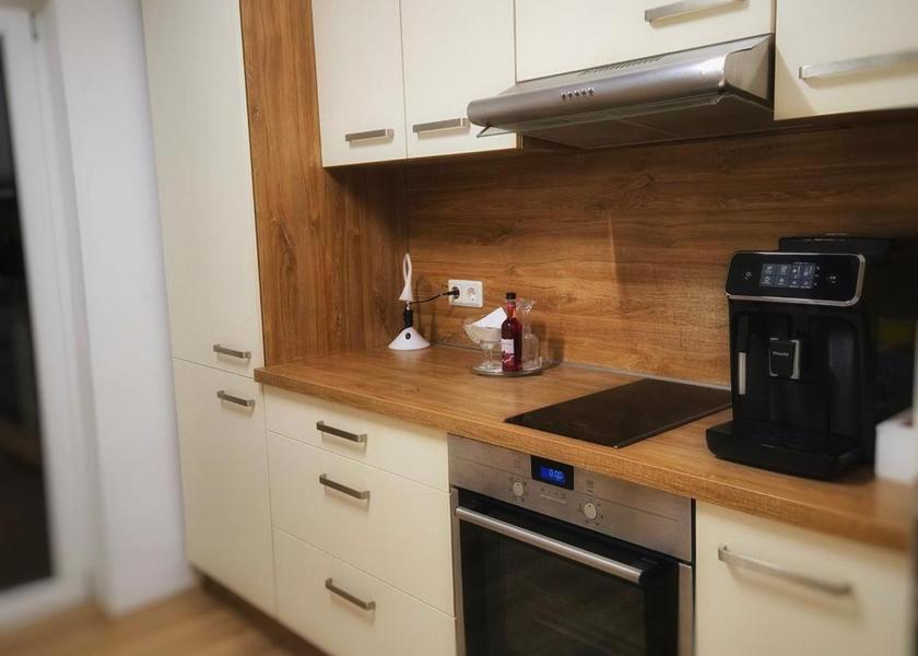 Thuringia Eisenach Three-Bedroom Apartment with Balcony