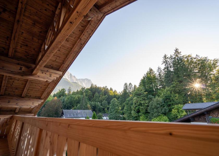 Bavaria Grainau Three-Bedroom Apartment with Mountain View