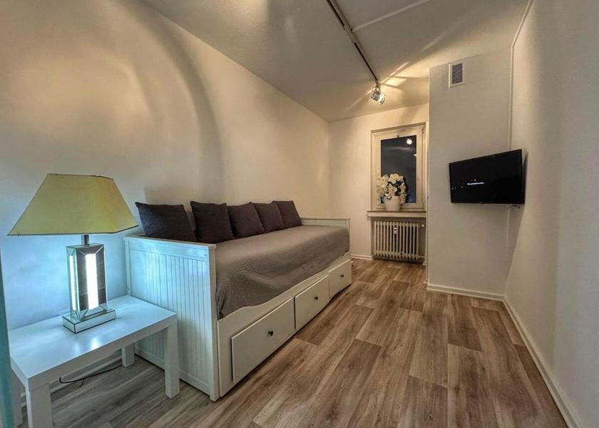 North Rhine-Westphalia Wuppertal Three-Bedroom Apartment with Balcony