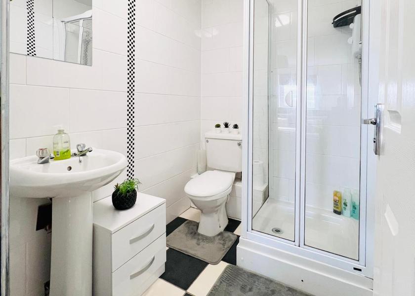 Scotland Paisley Two-Bedroom Apartment