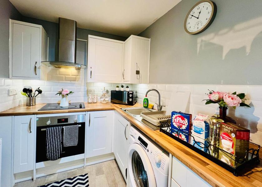 Scotland Paisley Two-Bedroom Apartment