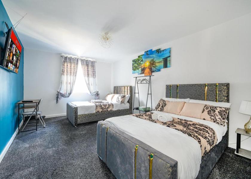 England Batley Double Room with Shared Bathroom