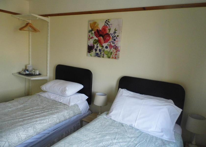 England Deal Twin Room with Shared Shower and Toilet No.9