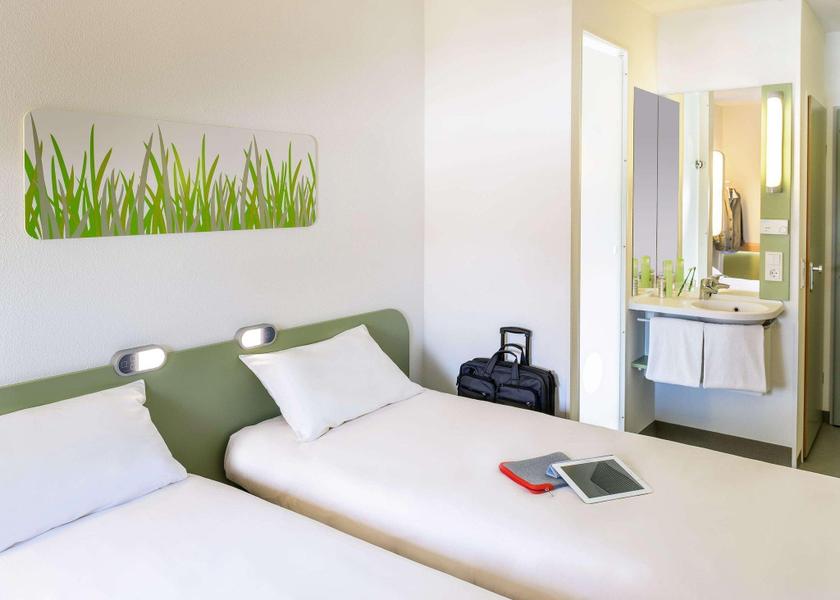Schleswig-Holstein Quickborn TWIN - room with two single beds for up to 2 people.