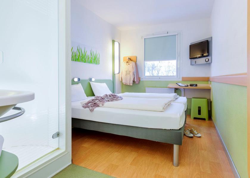 Schleswig-Holstein Quickborn TWIN - room with two single beds for up to 2 people.
