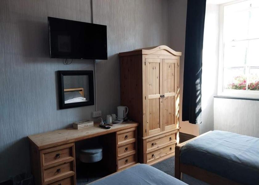England Camborne Deluxe-Family-Triple room-Ensuite with Bath-Street View