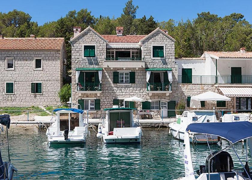 Split-Dalmatia Makarska Exterior view