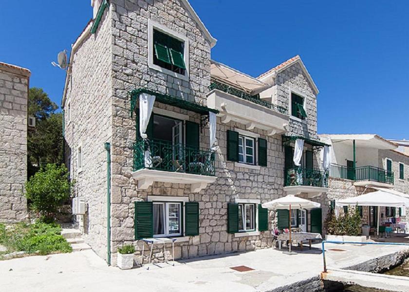Split-Dalmatia Makarska Exterior view