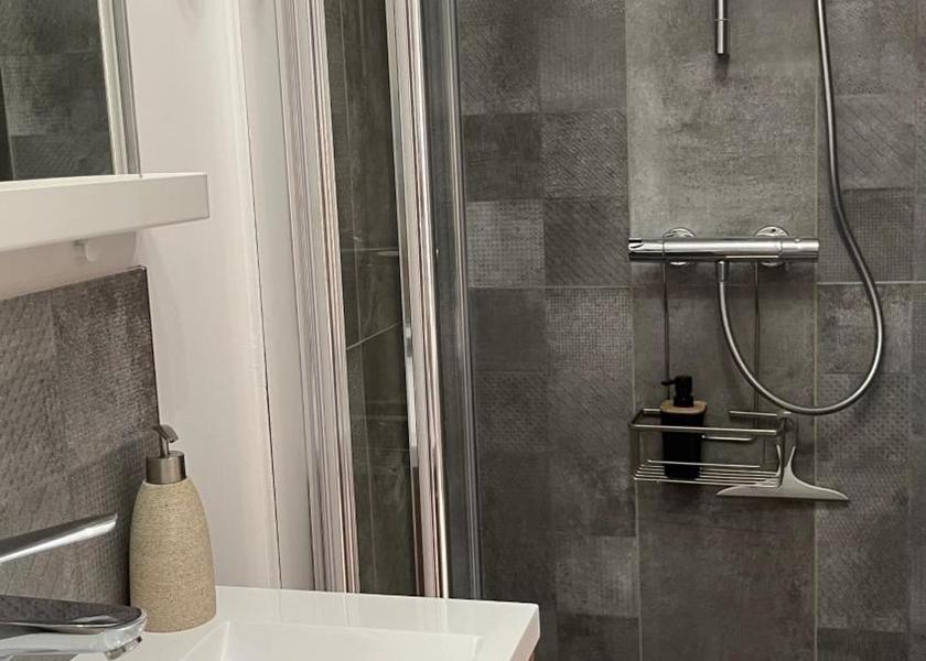 Hauts-de-France Compiègne Double Room with Private Bathroom