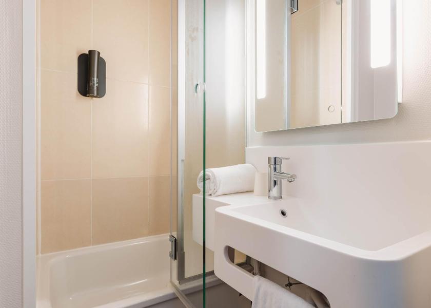 Brittany Rennes Quadruple Room