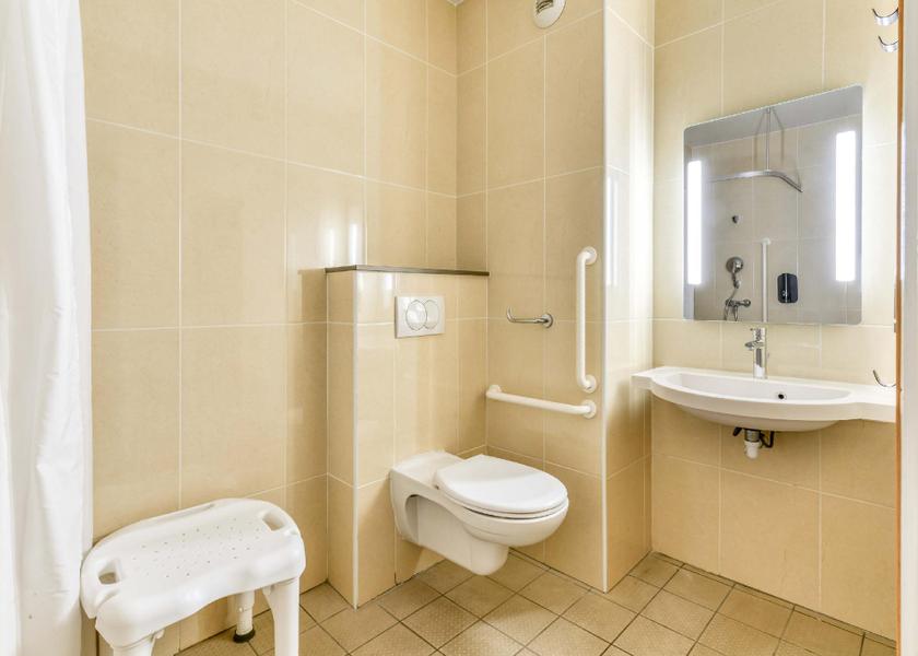Occitanie Montpellier Triple Room with Disability Access