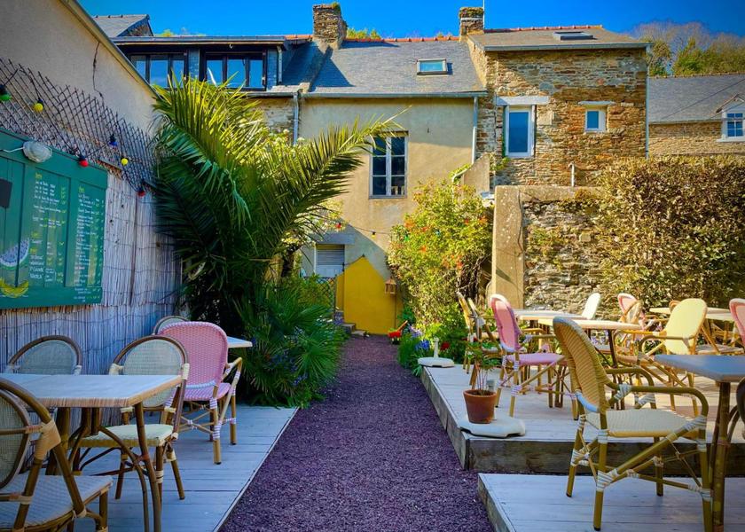 Brittany Cancale garden