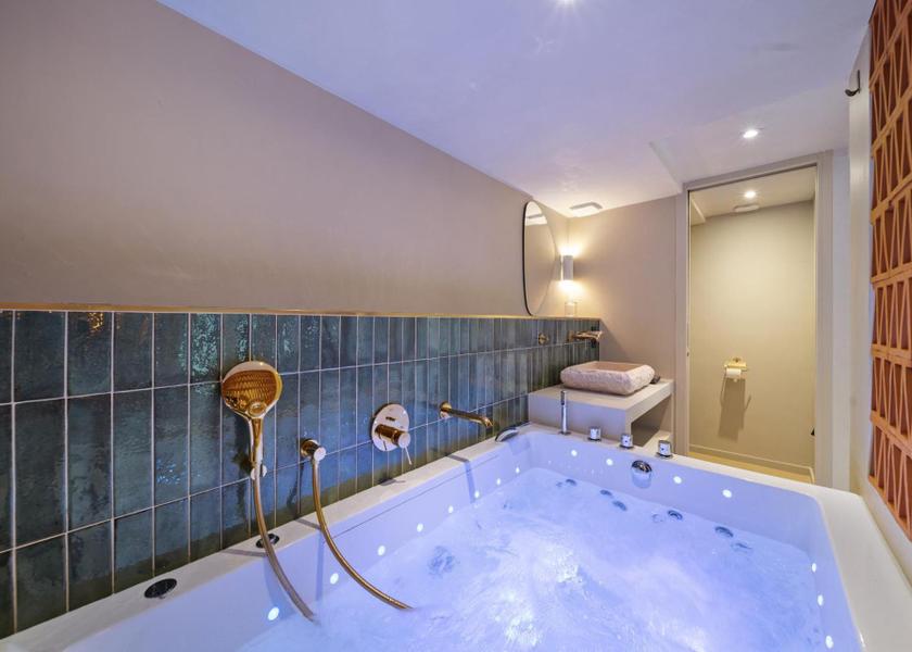 Bourgogne-Franche-Comte Dijon hot tub