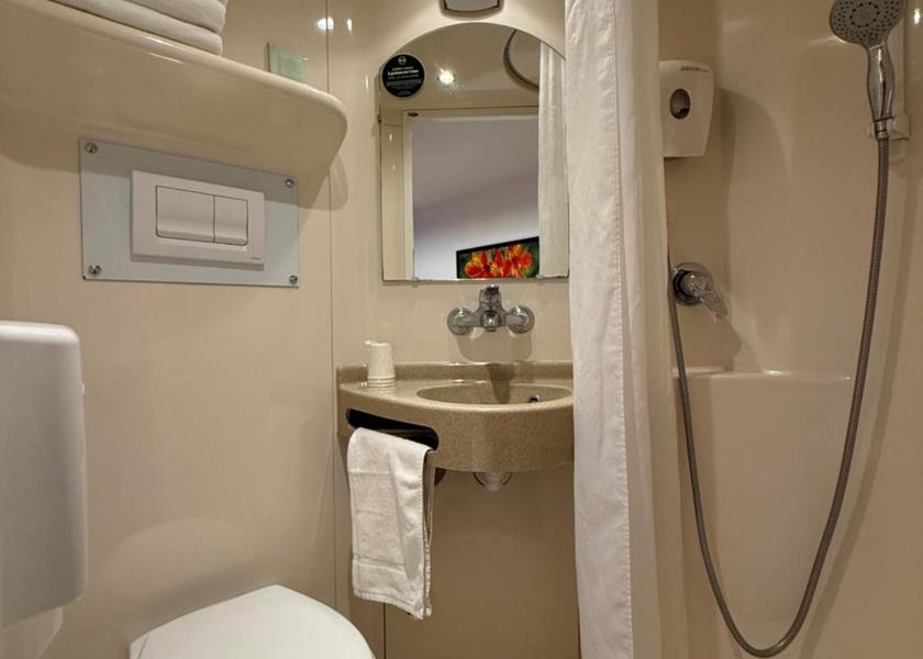 Normandy Lisieux Triple Room