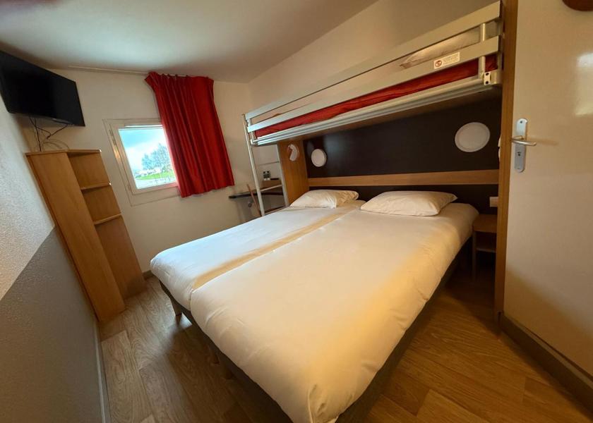 Normandy Lisieux Triple Room