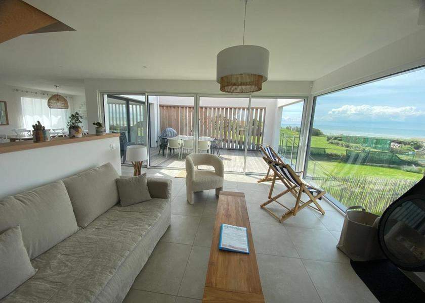 shared lounge/tv area