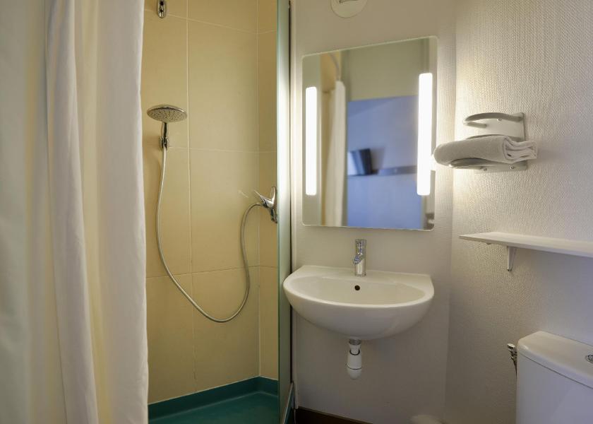 Centre-Loire Valley Bourges Quadruple Room