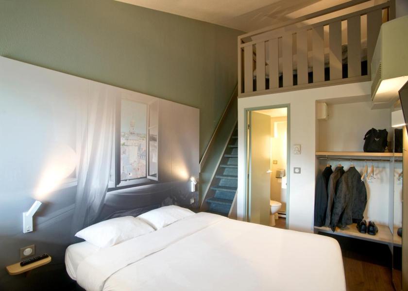 Auvergne-Rhone-Alpes Moulins Quadruple Room