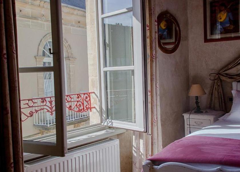 Normandy Bayeux Double Room with Private Bathroom