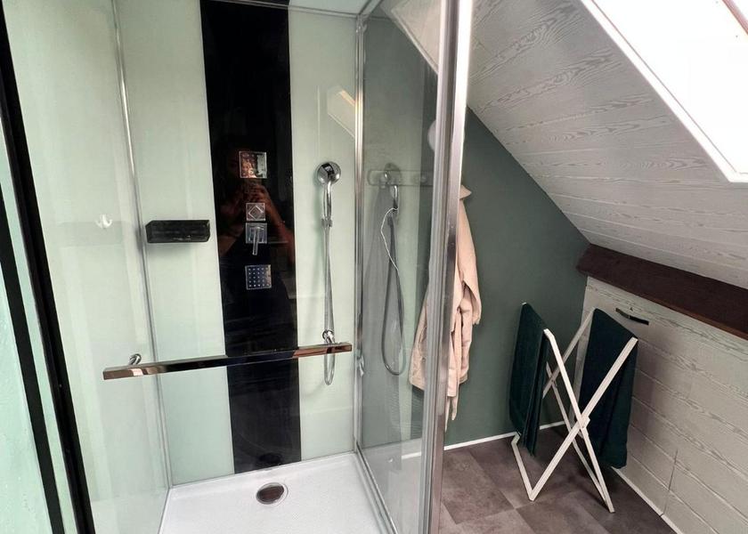 Normandy Bayeux Double Room with Private Bathroom