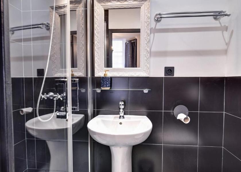 Auvergne-Rhone-Alpes Chambery Apartment with Shower