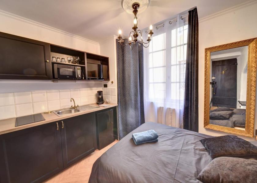 Auvergne-Rhone-Alpes Chambery Apartment with Shower