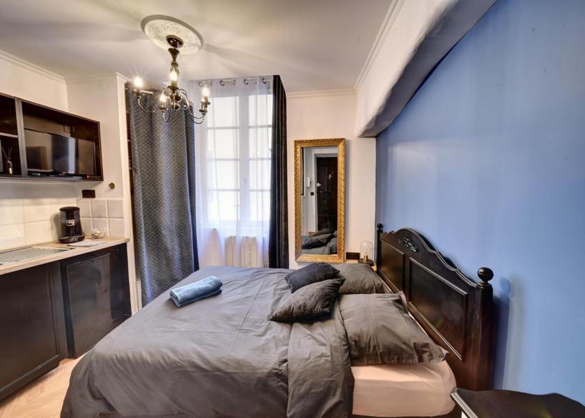 Auvergne-Rhone-Alpes Chambery Apartment with Shower