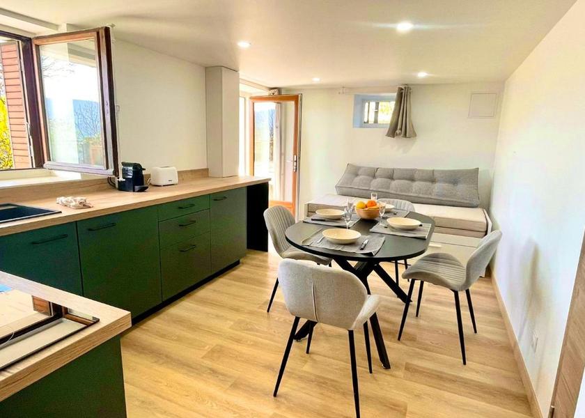 Auvergne-Rhone-Alpes Chambery Six-Bedroom House