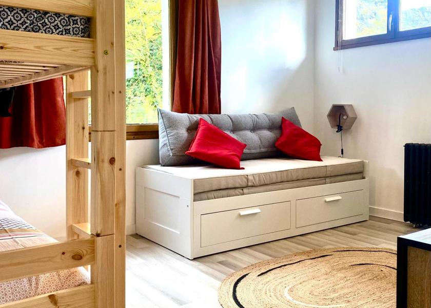 Auvergne-Rhone-Alpes Chambery Three-Bedroom Apartment with Mountain View