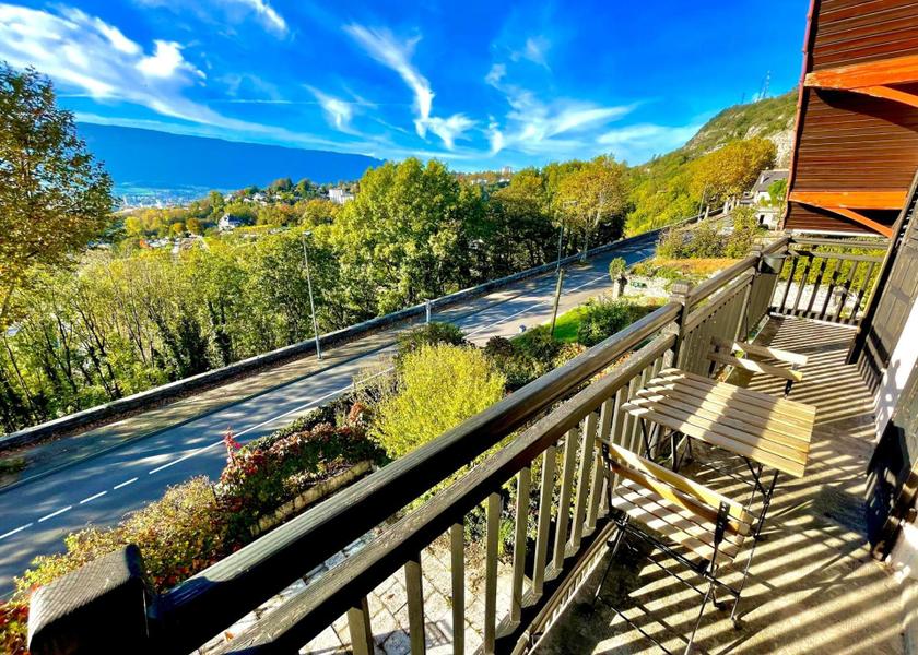 Auvergne-Rhone-Alpes Chambery Three-Bedroom Apartment with Mountain View