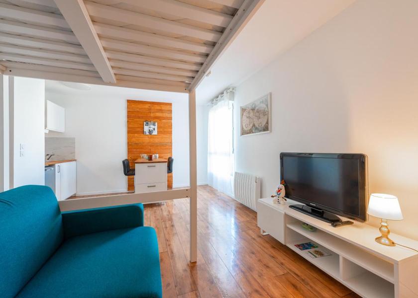 shared lounge/tv area