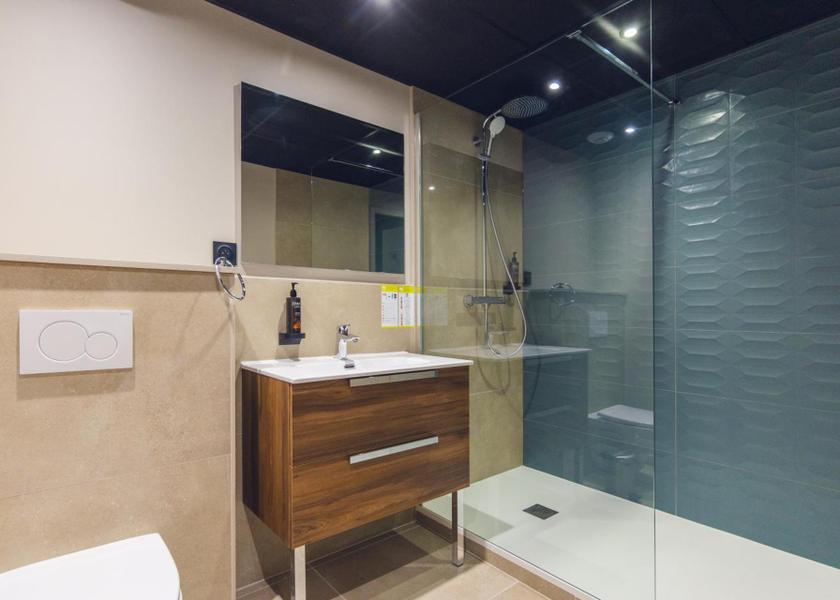 Auvergne-Rhone-Alpes Bourg-en-Bresse Family Room