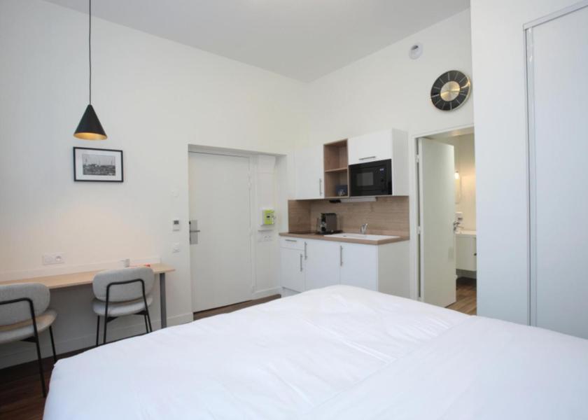 Hauts-de-France Cambrai Studio Apartment with One Double Bed