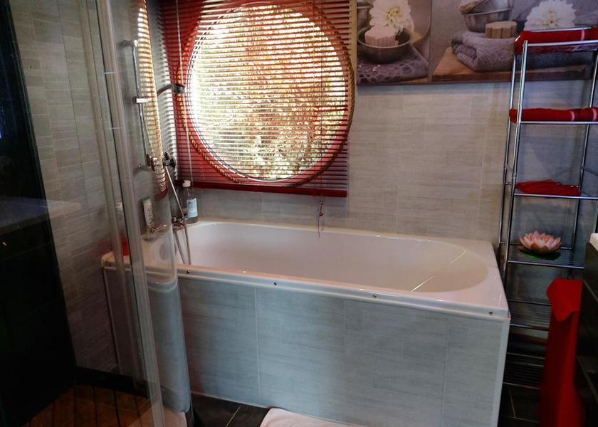 Hauts-de-France Cambrai Double Room with Private Bathroom