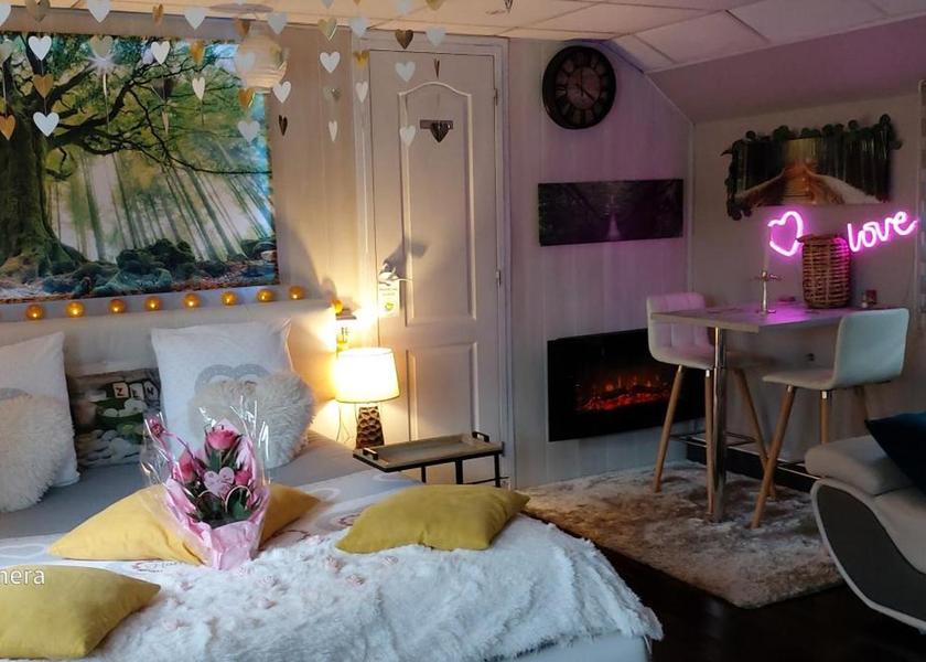 Hauts-de-France Cambrai Double Room with Private Bathroom