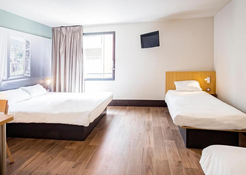 Normandy Saint-Etienne-du-Rouvray Quadruple Room