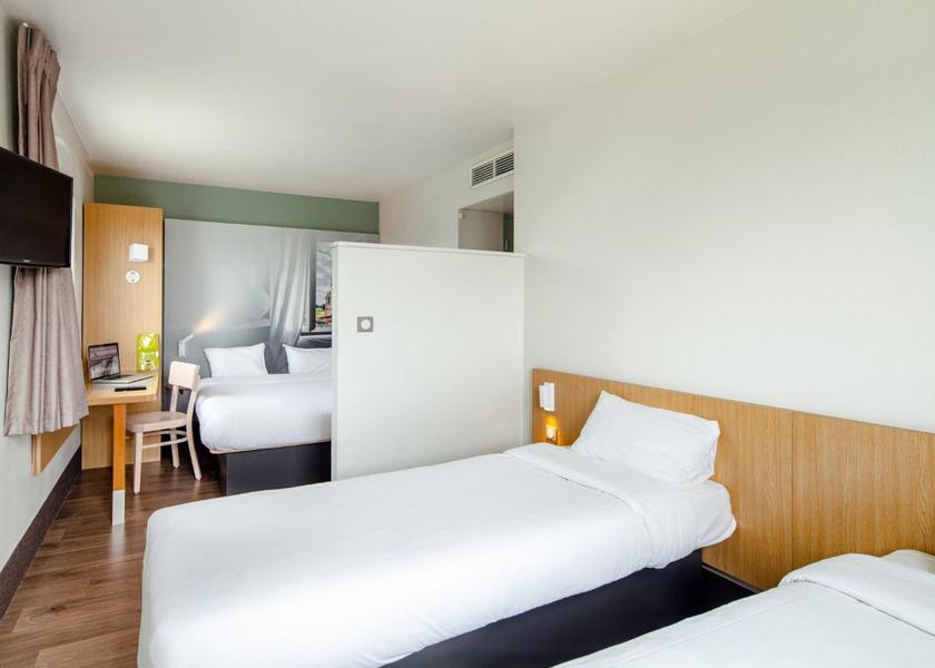 Normandy Saint-Etienne-du-Rouvray Quadruple Room