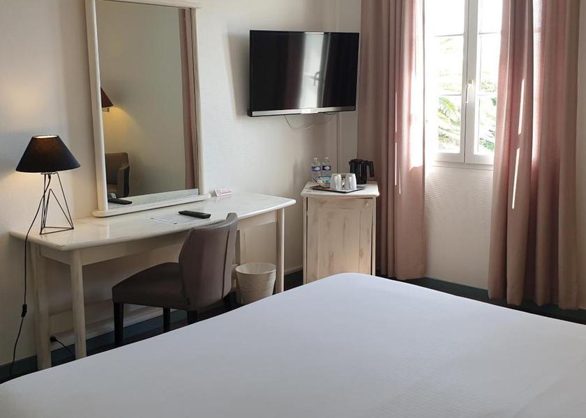 Nouvelle-Aquitaine Ars-en-Re Superior Double Room with Garden View - Wellness Center Access