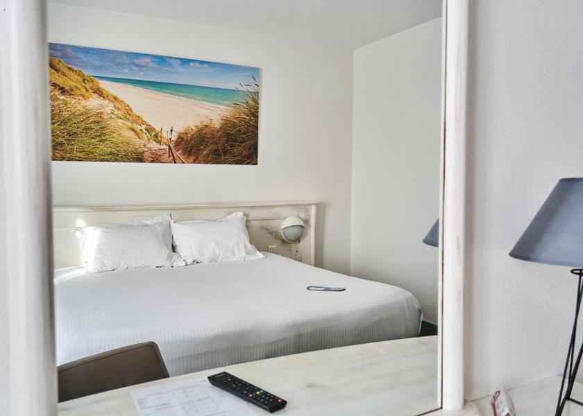 Nouvelle-Aquitaine Ars-en-Re Superior Double Room with Garden View - Wellness Center Access